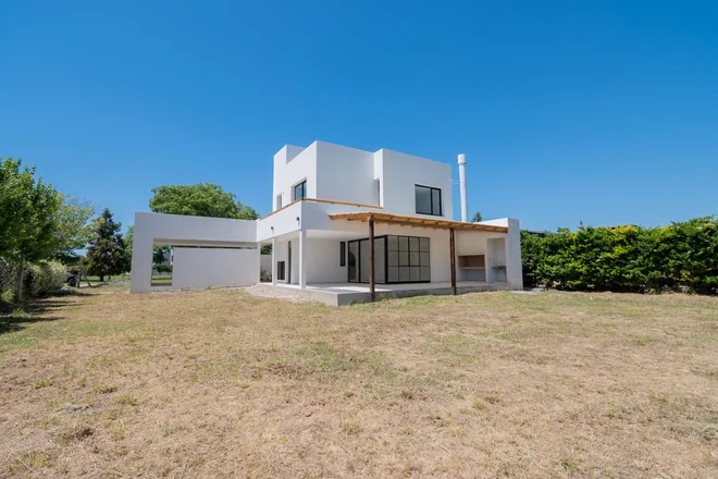 CASA A ESTRENAR DOS LAGUNAS MODERNA – VENTA