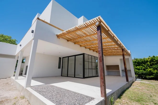 CASA A ESTRENAR DOS LAGUNAS MODERNA – VENTA