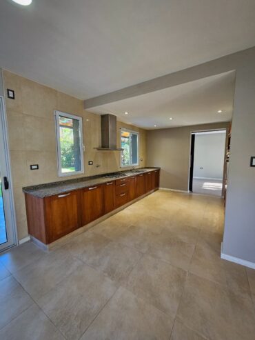 ¡Casa a estrenar en venta Country El Pinar!