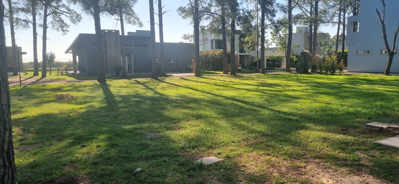 🔑 VENTA DIRECTA – Lote en esquina en Barrio El Pinar