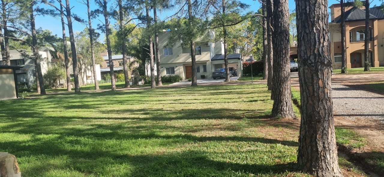 🔑 VENTA DIRECTA – Lote en esquina en Barrio El Pinar